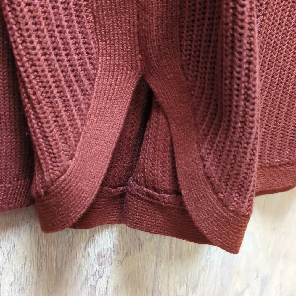 RD Style Josslyn Brown V-neck Sweater Size Large l NWT